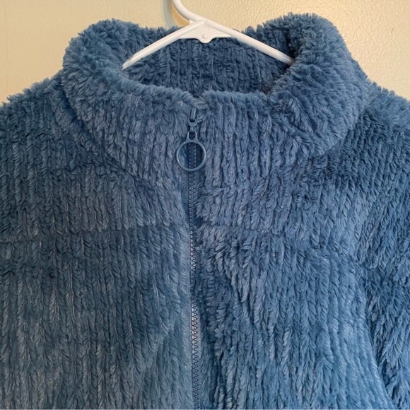 WILD FABLE BLUE FAUX FUR JACKET - Picture 6 of 12